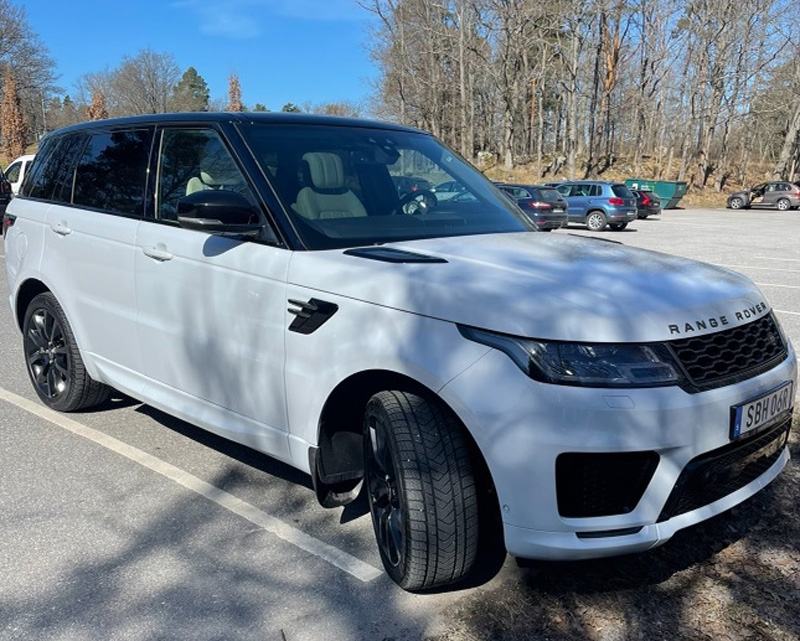 Vit med svart tak Land Rover Range Rover Sport stulen i Djursholm norr om Stockholm