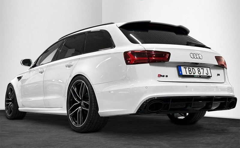 Vit Audi RS6 Avant Quattro stulen i Upplands Väsby norr om Stockholm