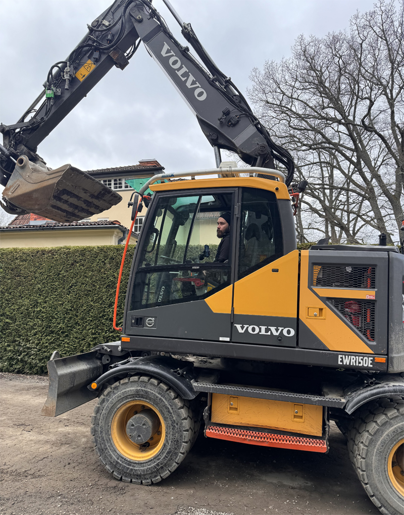 Hjulburen grävmaskin Volvo EWR 150 E stulen i Stockholm
