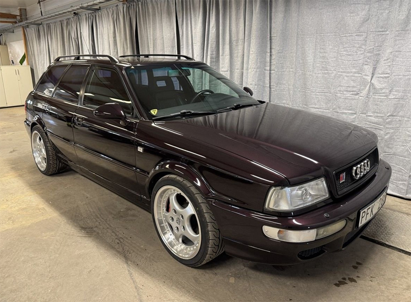 Mörkt röd Audi/Porsche Avant RS2 stulen i Gesala norr om Västerås