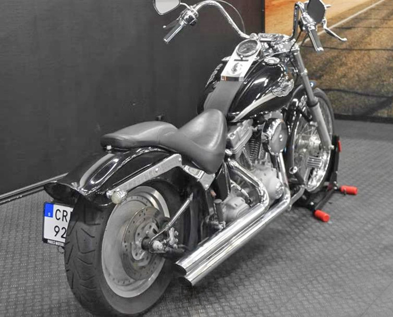 Svart Harley Davidson FXSTI Softail Standard stulen i Årjäng