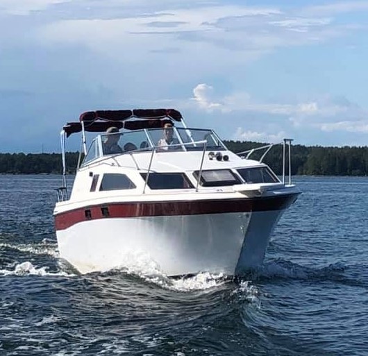 Bayliner på trailer stulen från Djupvik i Söderhamn