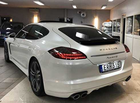 Silvermetallic Porsche Panamera 4S stulen i Rosengård, Malmö
