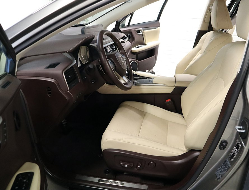Ljusgrå metallic Lexus RX450H AWD Executive stulen i Rönninge sydväst om Stockholm