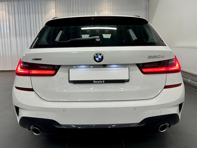 Vit BMW 320d xDrive Touring stulen i Bromsten, Spånga
