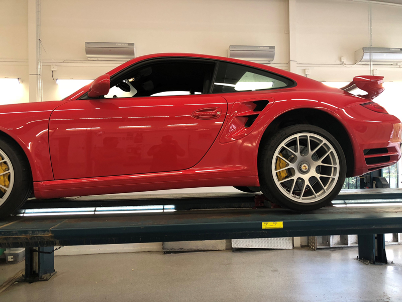 Röd Porsche 997/ 911 Turbo stulen i Nacka strand utanför Stockholm