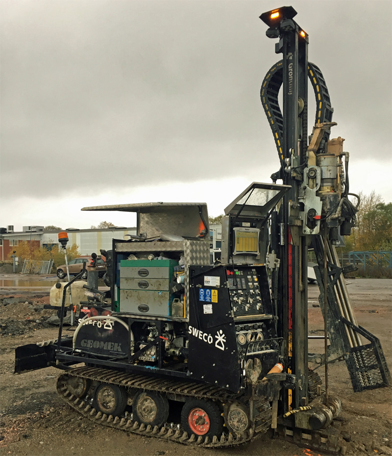 Svart bandburen borrigg/ vingborr Geomachine GM 65GTT stulen i/ med container i Knivsta mellan Uppsala och Stockholm