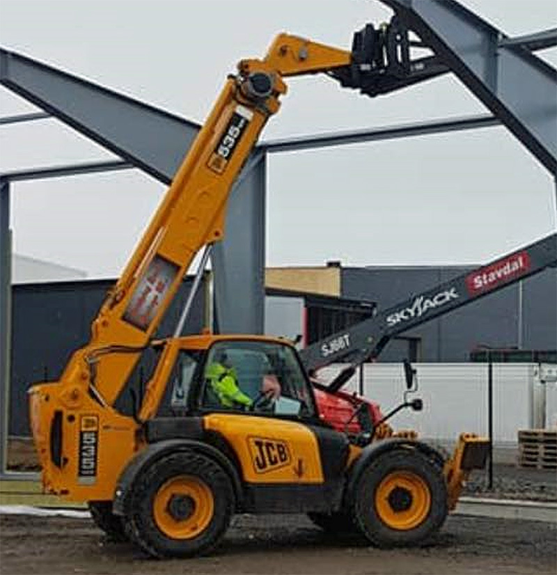 Gul teleskoplastare JCB 535-125 stulen i Jönköping