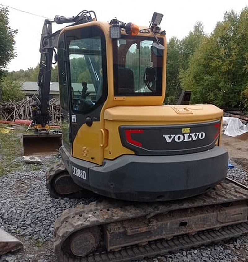 Bandburen grävmaskin Volvo ECR88D stulen vid Djurgårdsbrunn i Stockholm