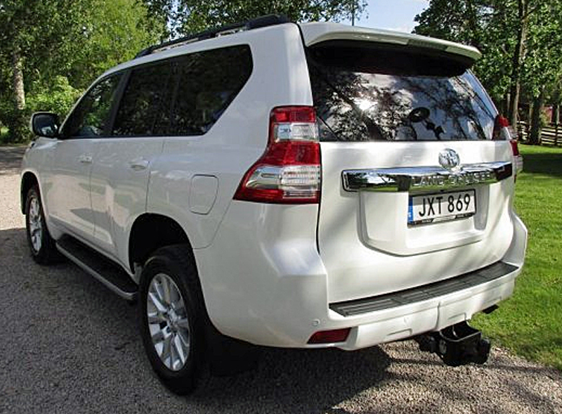Vit Toyota Land Cruiser Prado stulen i Bällsta, Bromma västra Stockholm