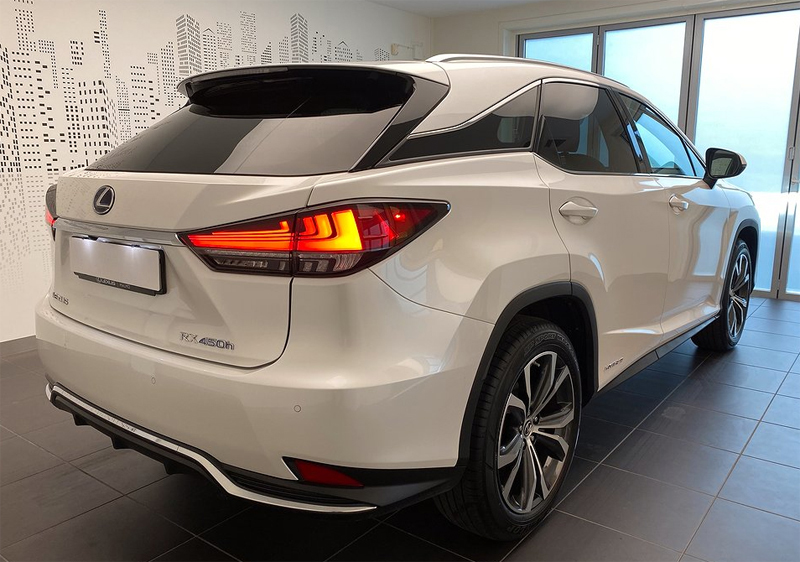 Vit Lexus RX 450H AWD stulen i Djursholm norr om Stockholm