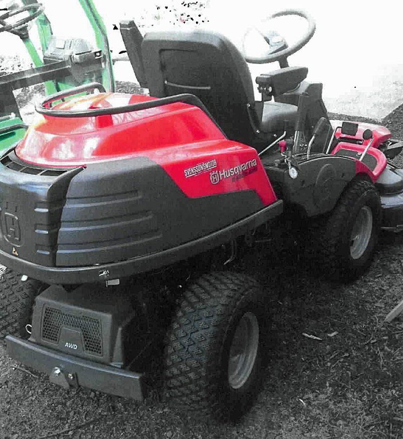 Åkgräsklippare Husqvarna Rider T422 AWD stulen vid Södermöre pastorat, Ljungbyholm, sydväst om Kalmar