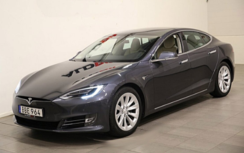 Grå metallic Tesla Model S 75D stulen i Sollentuna