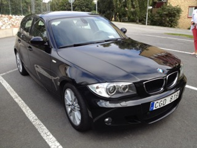 Svart BMW 120D stulen på Lidingö