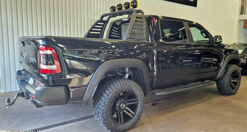 Svart RAM 1500 TRX stulen utanför Uppsala