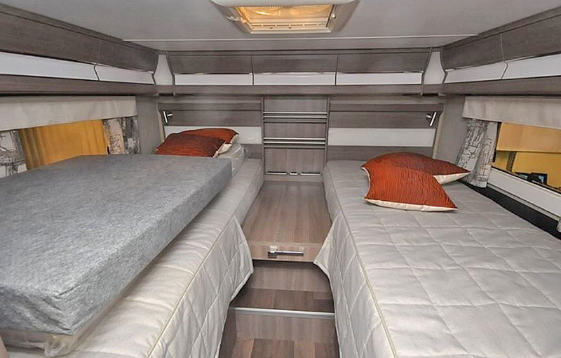 Halvintegrerad husbil Kabe Travelmaster Crossover 780 LGB stulen i Odensala norr om Märsta