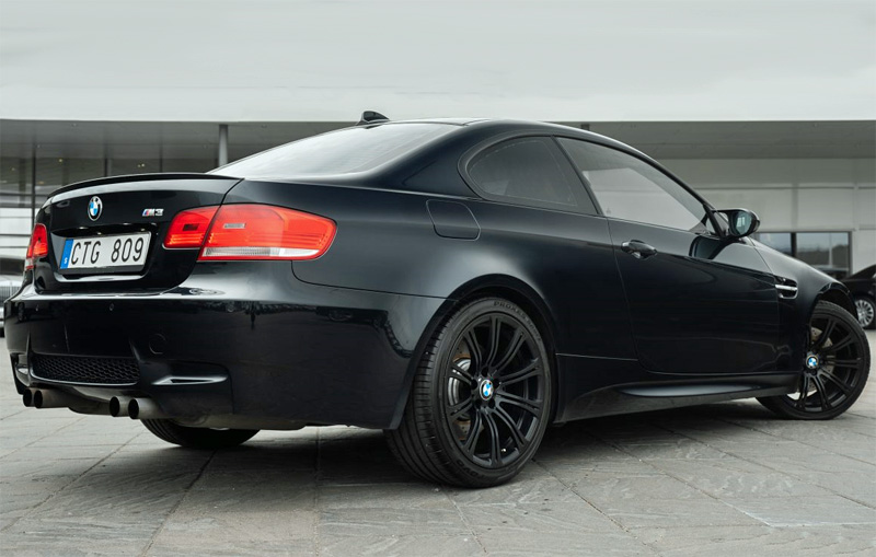 Svart BMW M3 Coupé E90 stulen utanför Vadstena