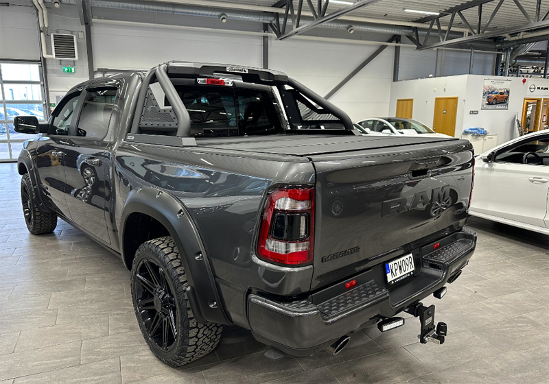 Grå RAM 1500 Crew Cab Laramie stulen i Osby