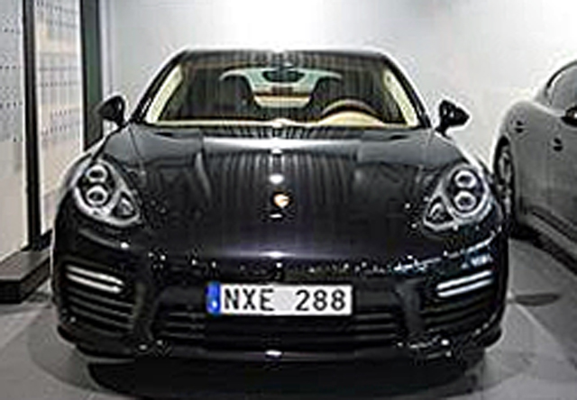 Svart metallic Porsche Panamera Turbo stulen i Torekov på Bjärehalvön