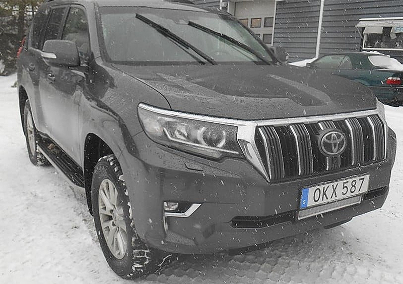 Mörkgrå metallic Toyota Land Cruiser stulen på Lidingö