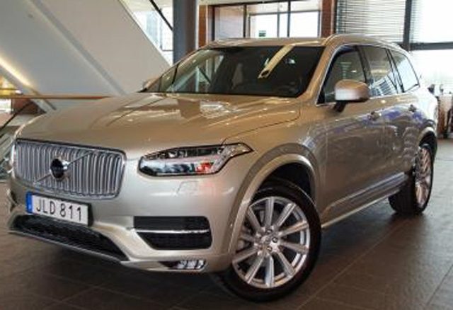 Ljust brunmetallic Volvo XC90 D5 AWD Inscription stulen i Danderyd norr om Stockholm
