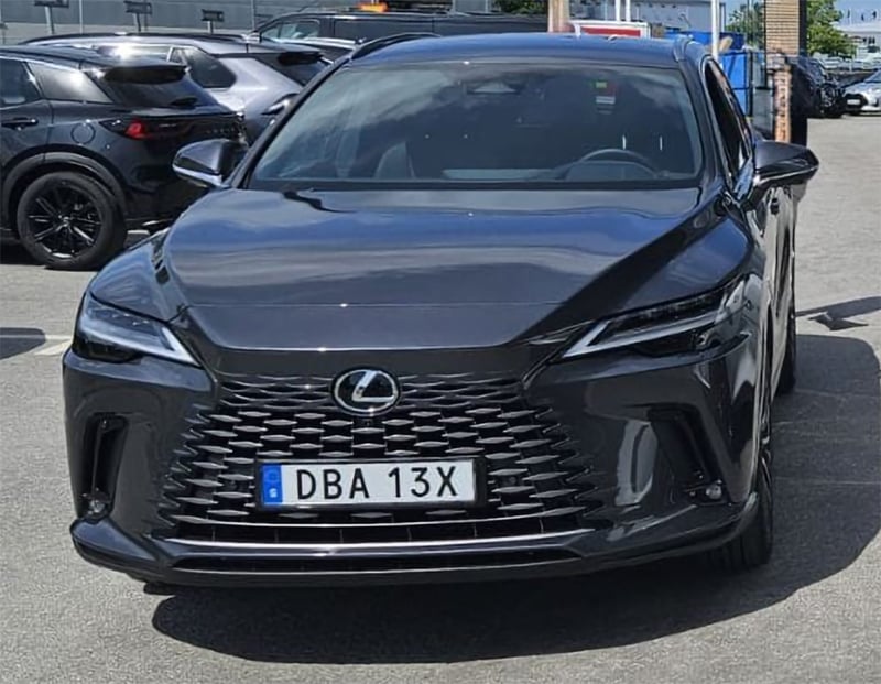 Grå metallic Lexus RX 450H AWD + stulen i Tallboda utanför Linköping