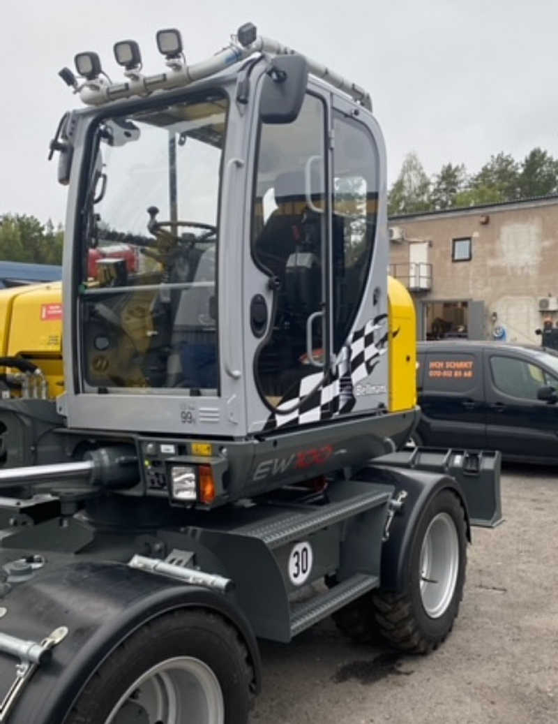 Hjulburen grävmaskin Wacker Neuson EW100 stulen i Saltsjöbaden