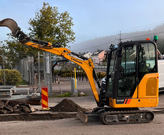 Maskinsläp Brenderup MT3080 lastat med minigrävare Liugong 9018F stulet i Åmmeberg sydost om Askersund