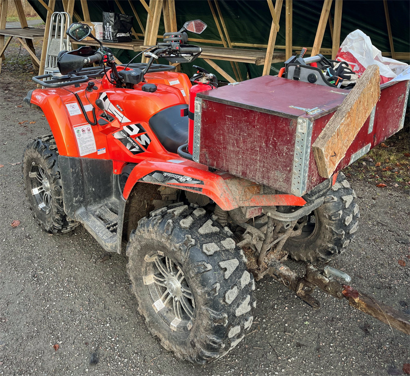 Orange CF Moto CForce 450 S stulen på Hunneberg öster om Vargön