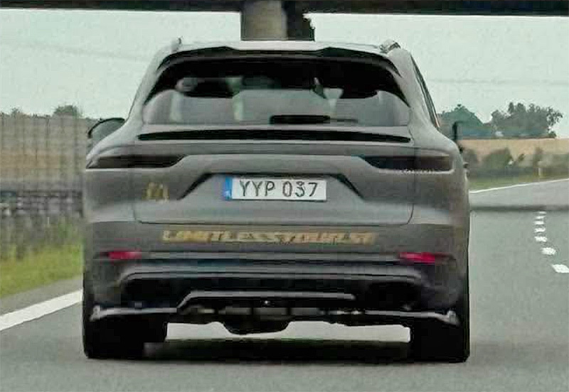 Gråblå metallic Porsche Cayenne S stulen i Bromma, Stockholm