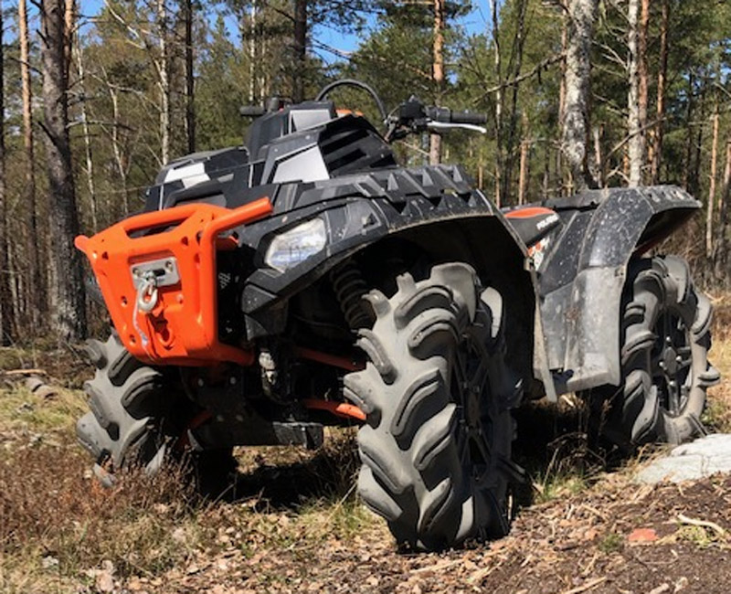 Svart fyrhjuling Polaris XP HL stulen i Ösmo norr om Nynäshamn