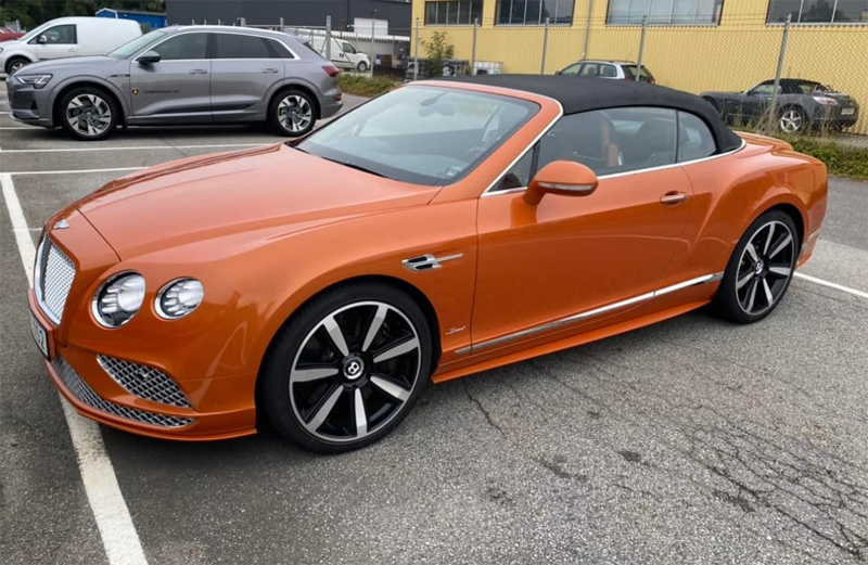 Orange metallic Bentley Continental GT Speed Convertible stulen i Båstad