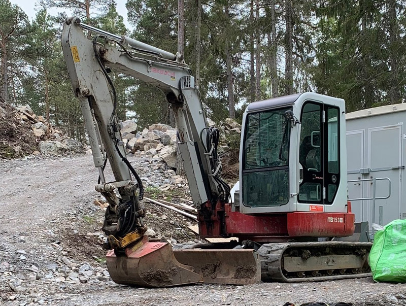 Bandburen grävmaskin Takeuchi TB153 stulen i Skärholmen, Stockholm