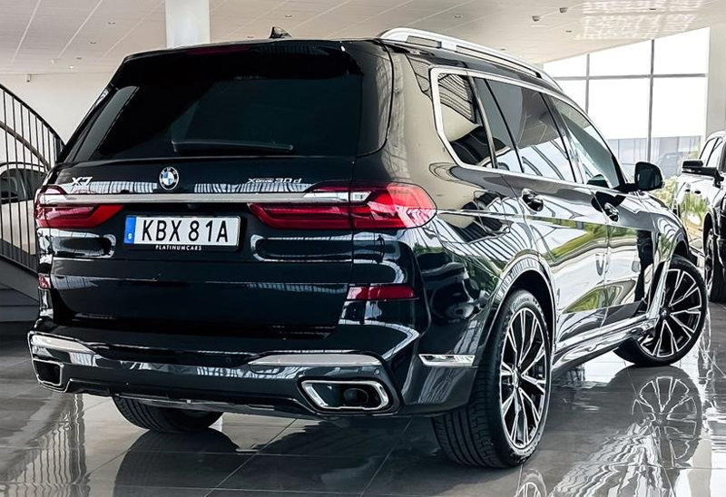 Svart BMW X7 Xdrive 30D stulen i Mariestad