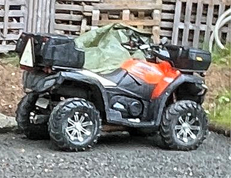 Orange fyrhjuling CF Moto CForce 500 ATR stulen strax norr om Gråbo
