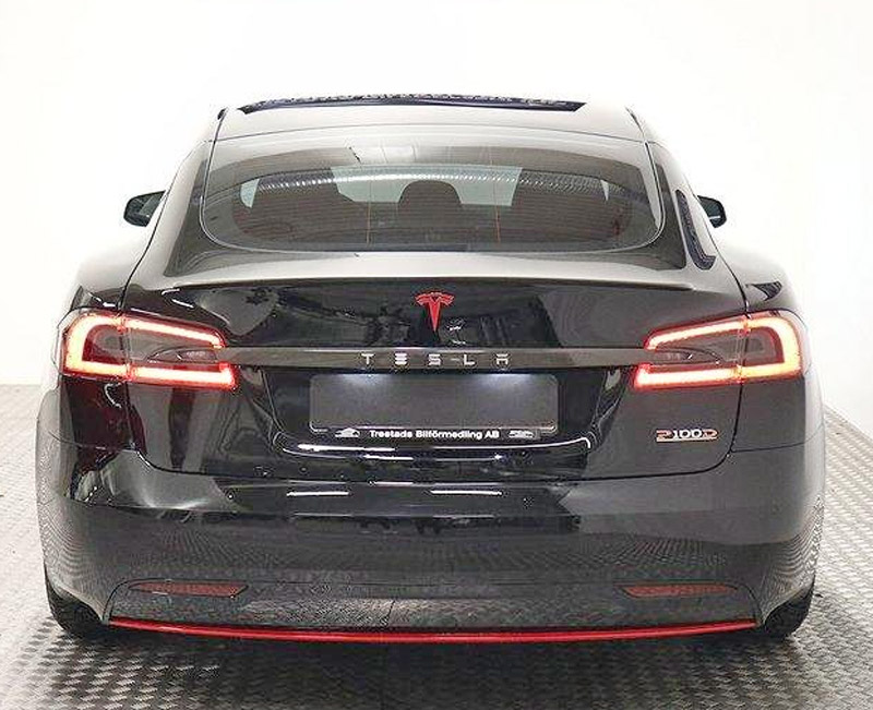 Svart Tesla Model S Ludicrous Performance stulen i Sollentuna