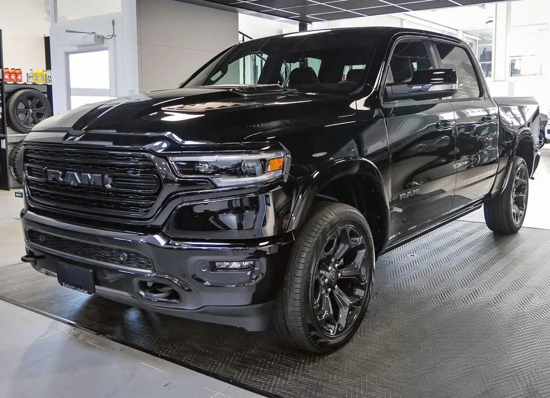 Svart RAM 1500 Crew Cab Limited Night Edition stulen i Alunda nordost om Uppsala