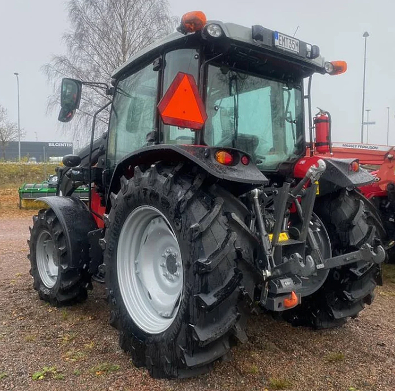 Två Massey Ferguson MF 4708 M Prestige Dyna 2 med Quicke 3 lastare stulna i Vimmerby