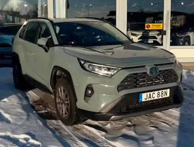 Grön (Urban Khaki)Toyota RAV4 Hybrid stulen i Nacka utanför Stockholm