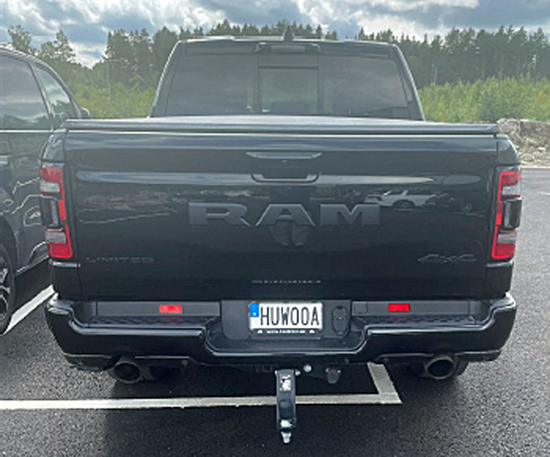 Svart Ram 1500 Crew Cab Limited Night Edition stulen i Almby, Örebro