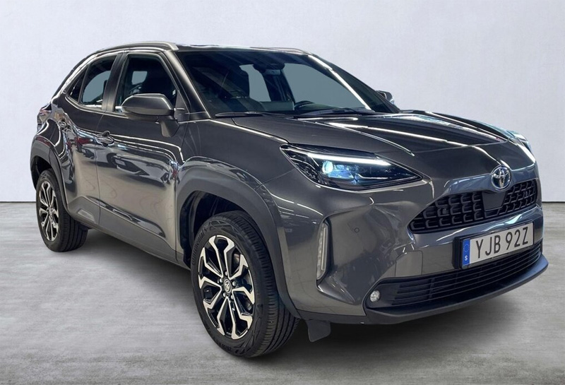 Grå Toyota Yaris Cross Hybrid stulen i Södertälje