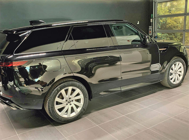 Svart Land Rover Range Rover Sport P440e stulen i Uppsala