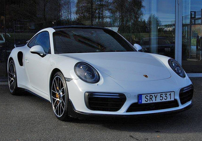 Vit Porsche 911/991 Turbo S stulen på Hammarö, Karlstad