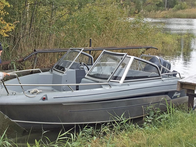 Yamarin Cross 57 BR med 115 Hk Yamaha stulen på trailer i Eskilstuna 