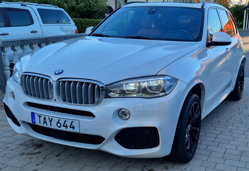 Vit BMW X5 50I stulen i Nynäshamn