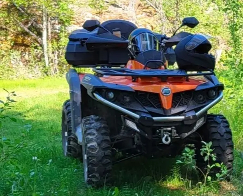 Orange fyrhjuling CFMoto CForce 550 stulen i Kramfors