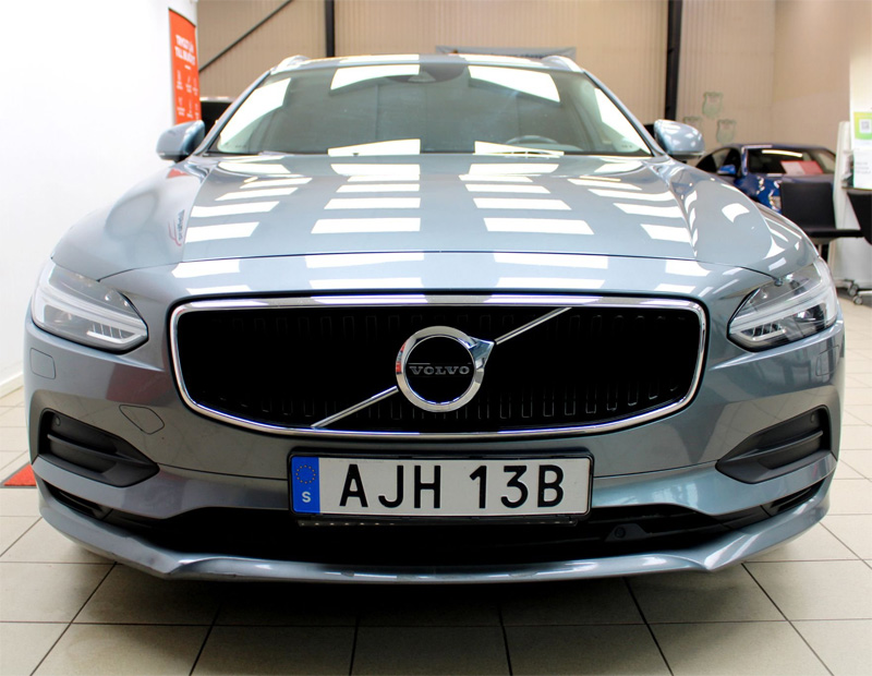 Grå metallic Volvo V90 D3 stulen i Sjöbo