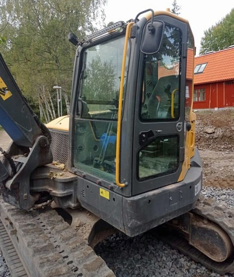 Bandburen grävmaskin Volvo ECR88D stulen vid Djurgårdsbrunn i Stockholm