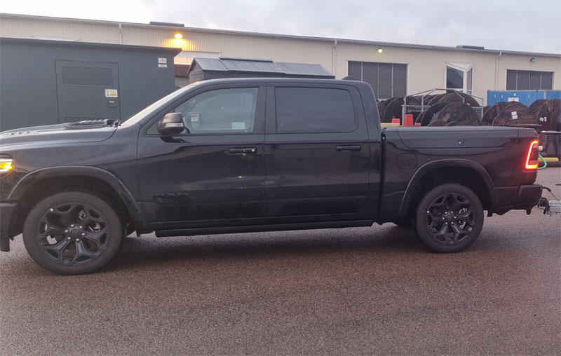 Svart RAM 1500 Crew Cab stulen i Perstorp