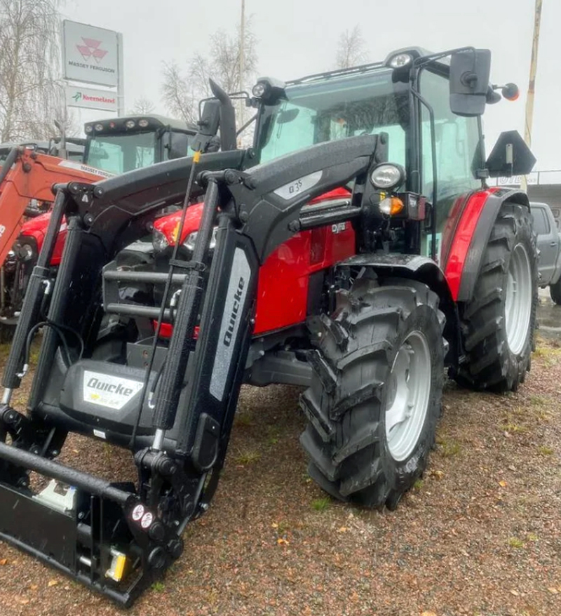 Två Massey Ferguson MF 4708 M Prestige Dyna 2 med Quicke 3 lastare stulna i Vimmerby